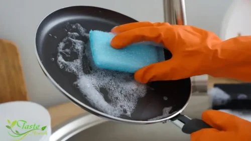 How to Clean Pans with Baking Soda 
